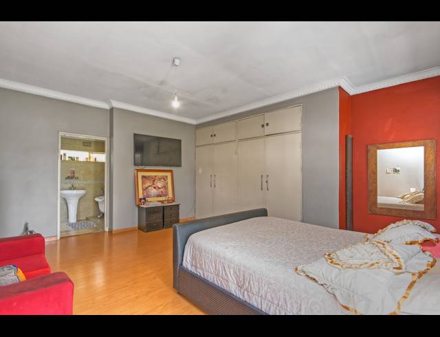 4 BEDROOM FREEHOLD FOR SALE IN BRAMLEY